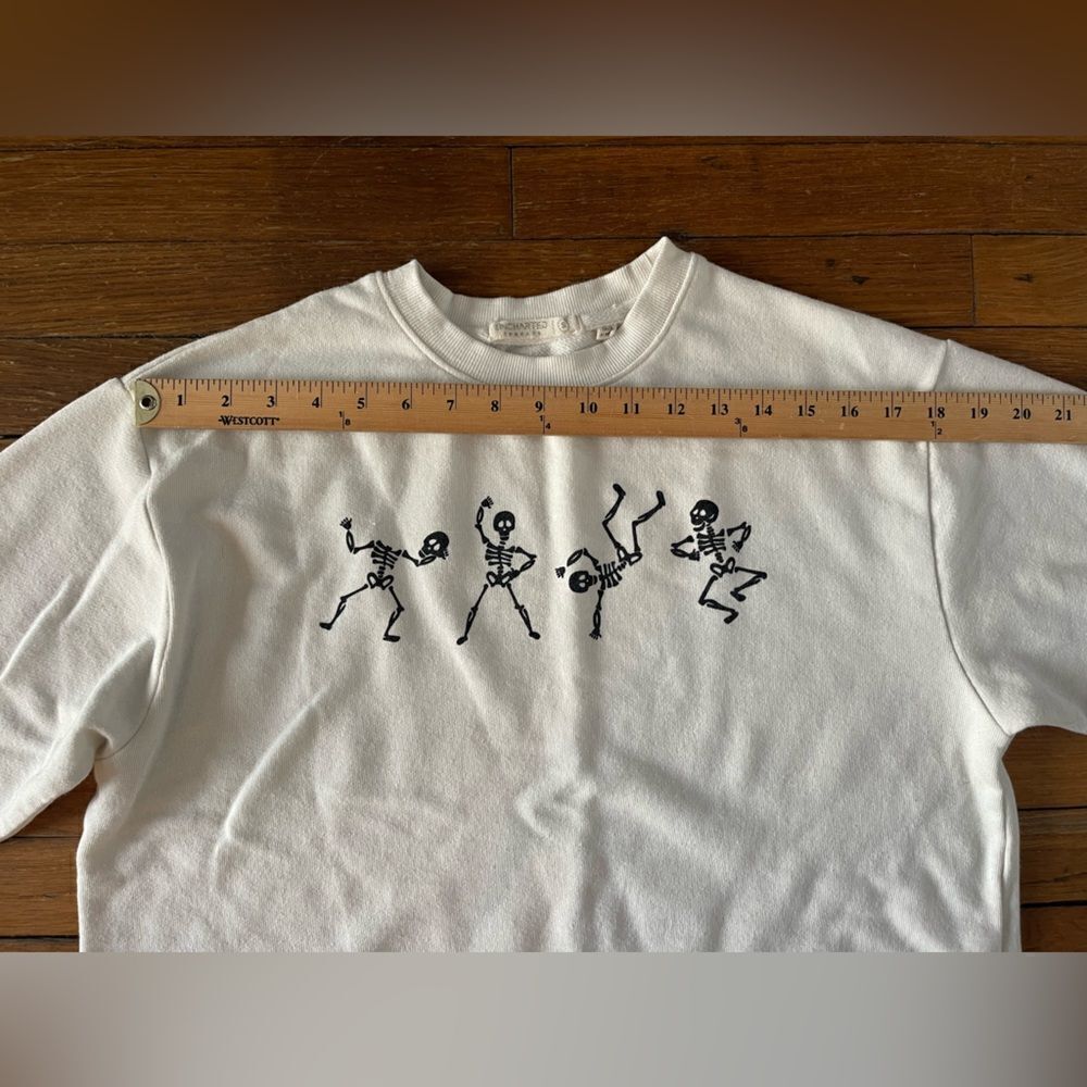 Small White Uncharted Threads/Paper store Cropped Sweatshirt Dancing Skeletons - Picture 9 of 10